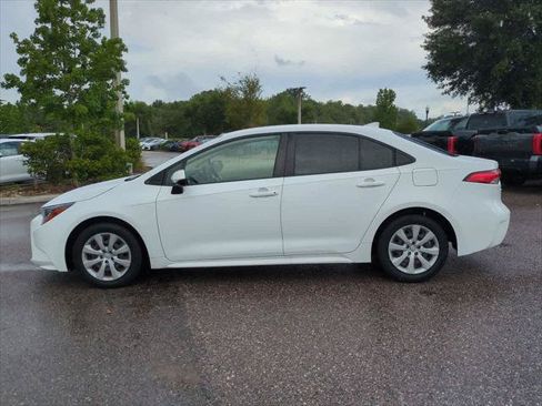 Certified 2022 Toyota Corolla LE FWD image 3