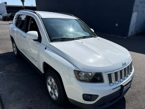Used 2014 Jeep Compass Latitude FWD image 20