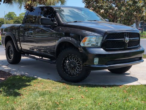 Used 2018 RAM 1500 Express AWD/4WD image 2