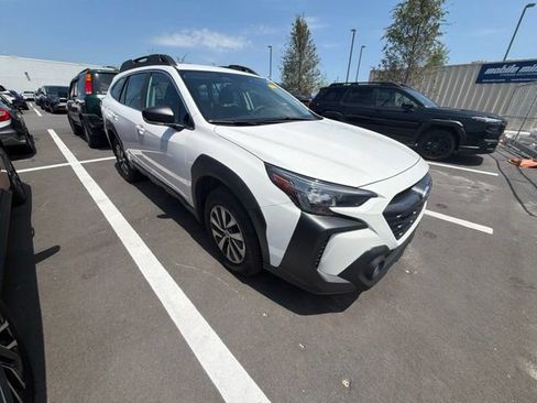 Used 2025 Subaru Outback AWD/4WD image 9