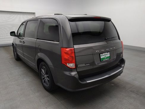 Used 2017 Dodge Grand Caravan SXT image 5