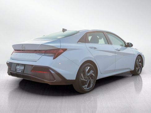 Used 2025 Hyundai Elantra SEL FWD image 5