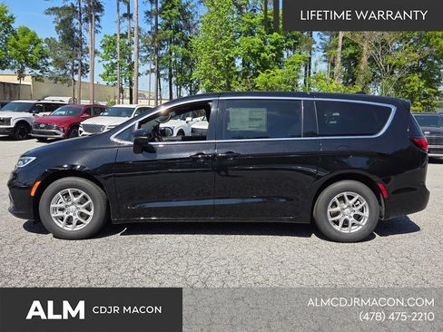 New 2026 Chrysler Pacifica Select FWD image 5