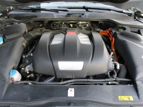 Used 2017 Porsche Cayenne S image 27