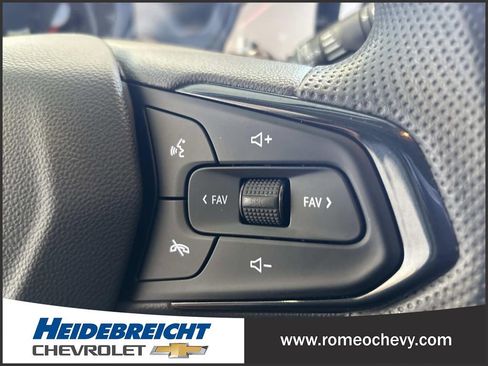 Used 2025 Chevrolet Trax LS w/ LS Convenience Package FWD image 20