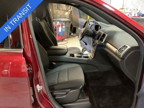 Used 2018 Jeep Grand Cherokee Laredo AWD/4WD image 22