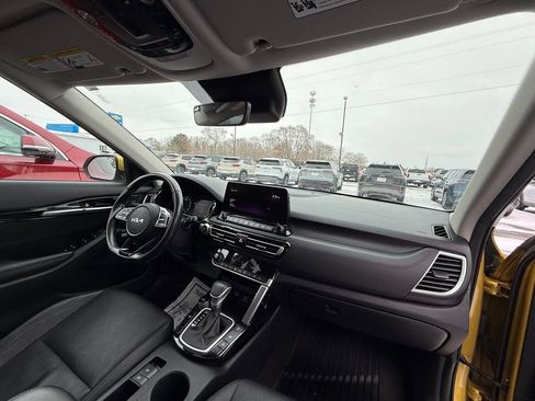 Used 2022 Kia Seltos SX w/ Sunroof Package image 31