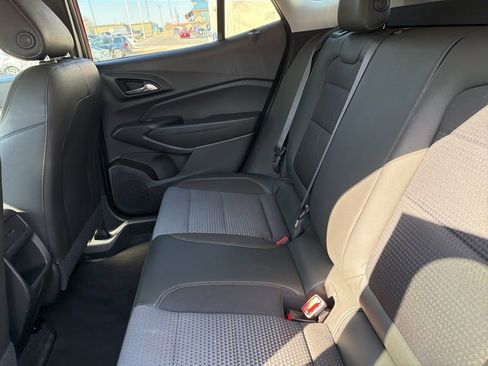 Used 2025 Chevrolet Trax LT FWD image 14