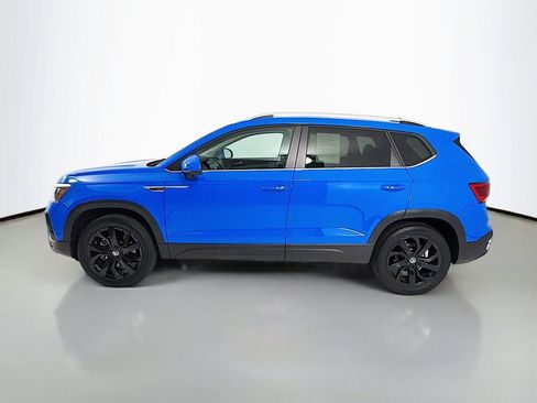 Used 2023 Volkswagen Taos SE w/ Panoramic Sunroof Package image 4