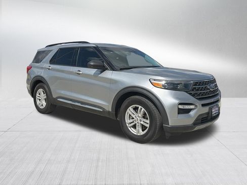 Used 2022 Ford Explorer XLT w/ Equipment Group 202A RWD image 4