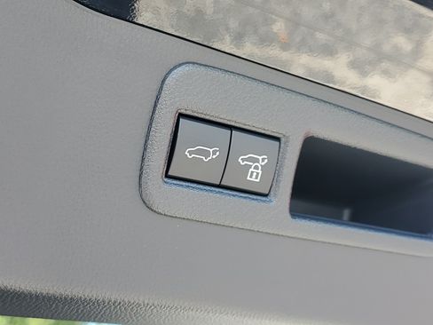 Certified 2024 Toyota Venza XLE AWD/4WD image 10