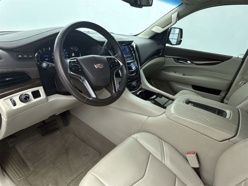 Used 2016 Cadillac Escalade Luxury image 12