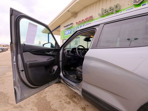 Used 2025 Chevrolet TrailBlazer LT image 26