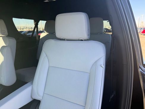 New 2025 Chevrolet Suburban Premier image 30