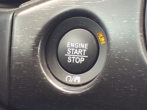 Used 2018 Jeep Grand Cherokee Laredo image 12