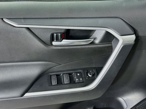 Certified 2025 Toyota RAV4 XLE AWD/4WD image 17