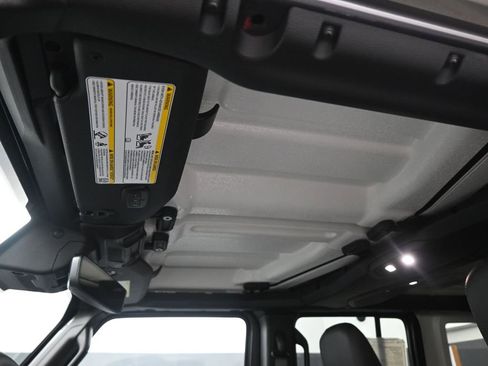 New 2025 Jeep Wrangler Sahara w/ Technology Group image 28