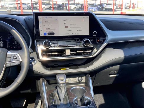 Used 2023 Toyota Highlander Platinum image 7