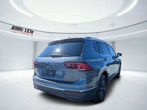 Used 2022 Volkswagen Tiguan SE image 2