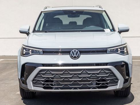 New 2026 Volkswagen Taos SE FWD image 2