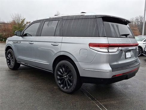 Used 2024 Lincoln Navigator Reserve image 4