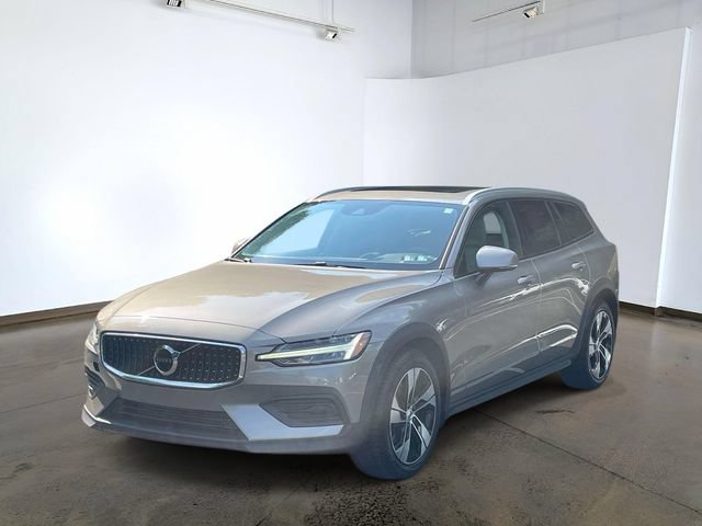 Used 2020 Volvo V60 T5 Cross Country AWD/4WD image 1