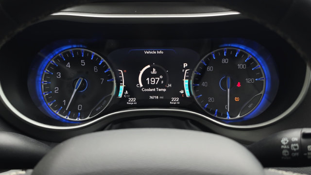 Used 2023 Chrysler Pacifica Touring-L FWD image 10