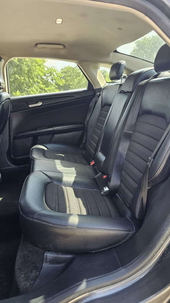 Used 2018 Ford Fusion SE w/ Equipment Group 601A FWD image 8
