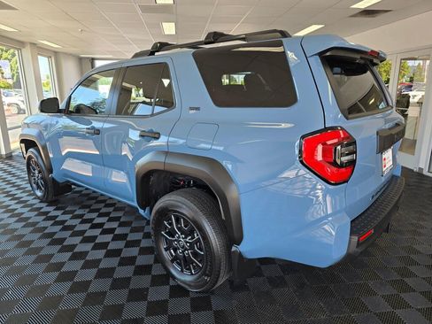 Used 2025 Toyota 4Runner SR5 AWD/4WD image 5