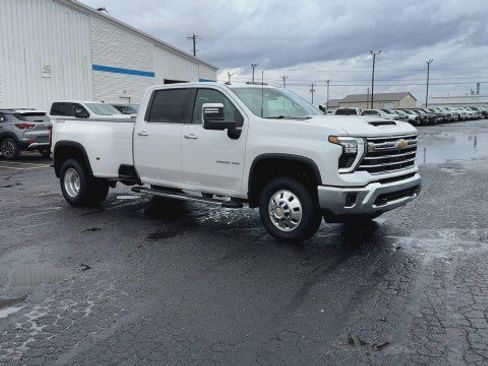 Used 2024 Chevrolet Silverado 3500 LTZ w/ LTZ Convenience Package image 2