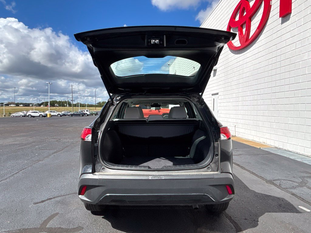 Used 2025 Toyota Corolla Cross L FWD image 28