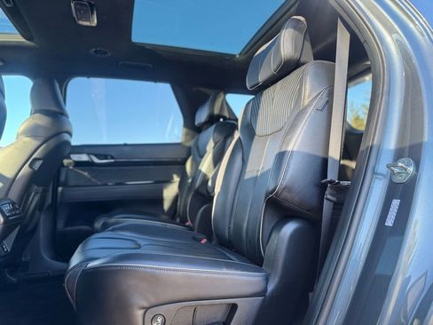 Used 2023 Hyundai Palisade Calligraphy image 21