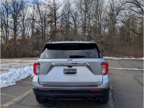 Used 2023 Ford Explorer XLT image 6