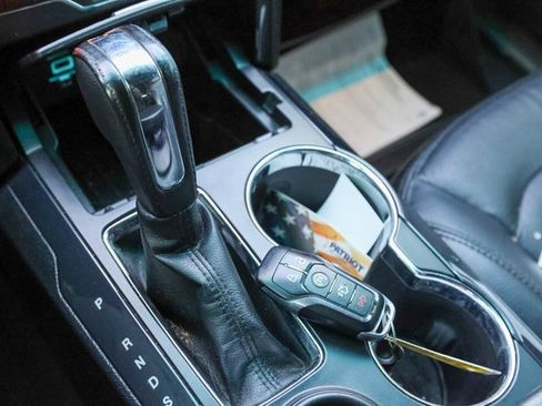 Used 2016 Ford Explorer XLT w/ Equipment Group 202A image 17