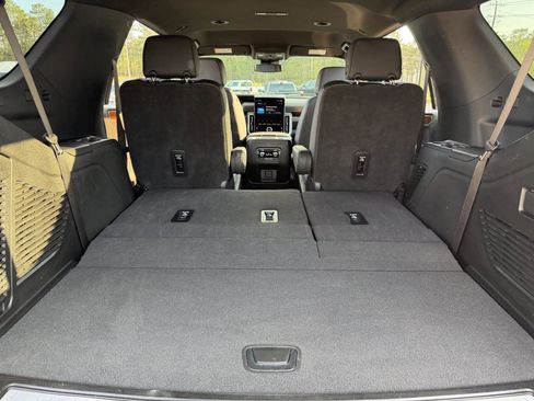 Used 2025 GMC Yukon Denali AWD/4WD image 19