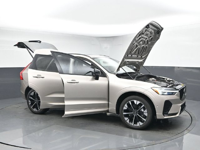 New 2026 Volvo XC60 B5 Plus w/ Protection Package Premier AWD/4WD image 52