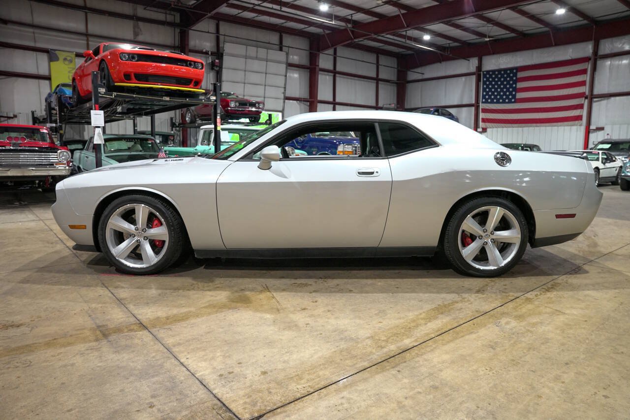 Used 2009 Dodge Challenger SRT8 RWD image 4
