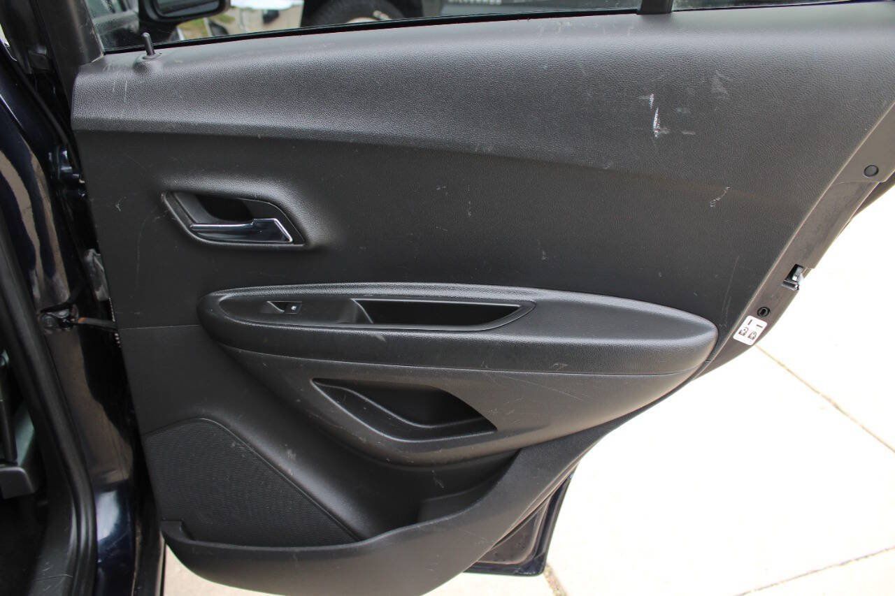 Used 2021 Chevrolet Trax LT AWD/4WD image 9