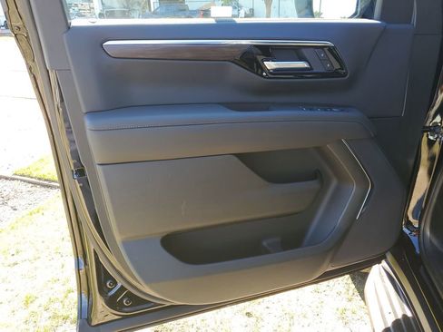 New 2026 Chevrolet Suburban LS image 19