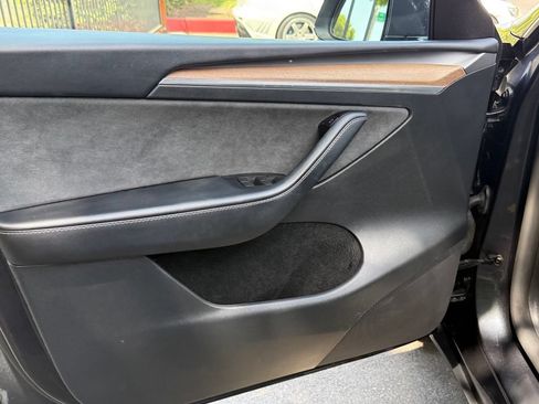 Used 2024 Tesla Model Y Long Range RWD image 18