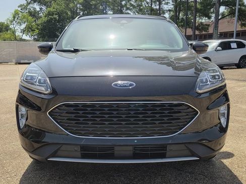 Used 2020 Ford Escape Titanium w/ Titanium Premium Package 2.0 AWD/4WD image 2