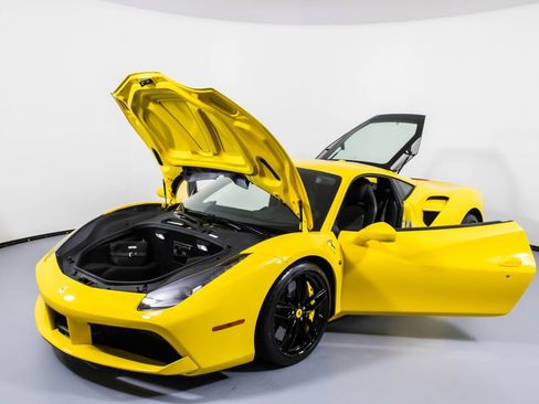 Certified 2019 Ferrari 488 GTB RWD image 32