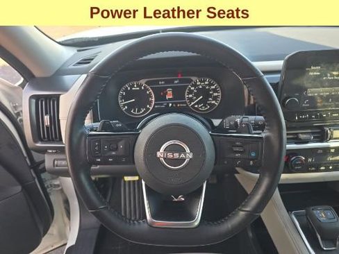 Used 2024 Nissan Pathfinder SL image 11