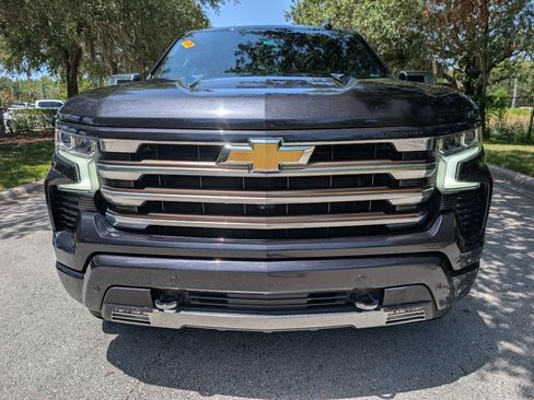Used 2022 Chevrolet Silverado 1500 High Country w/ Technology Package AWD/4WD image 2