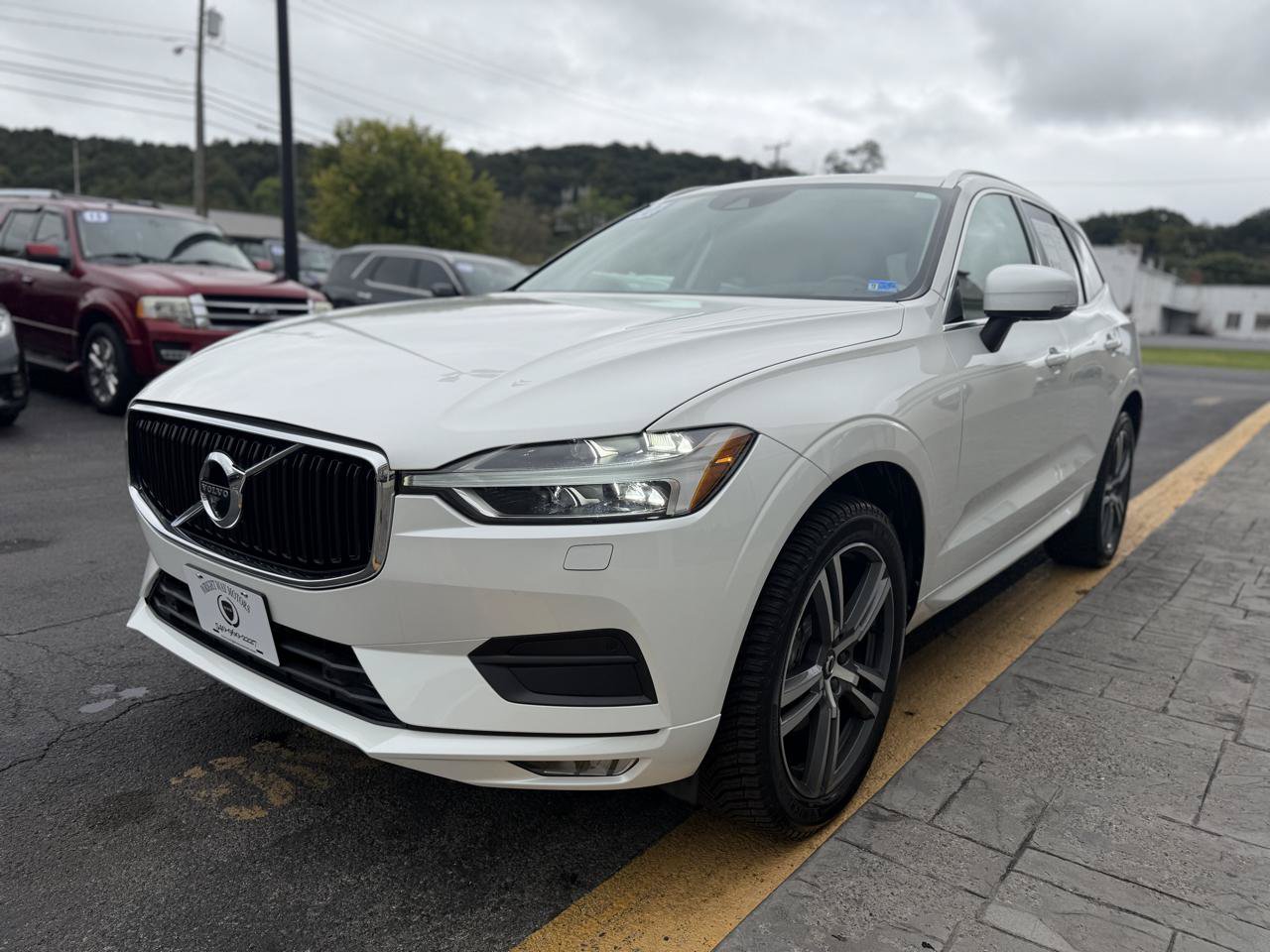 Used 2020 Volvo XC60 T5 Momentum w/ Protection Package Premier AWD/4WD image 4
