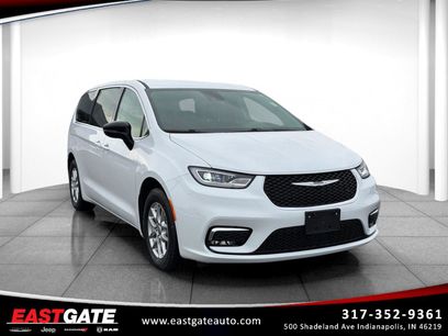 Used 2024 Chrysler Pacifica Touring-L