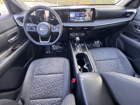 Certified 2025 Nissan Kicks SV FWD image 19