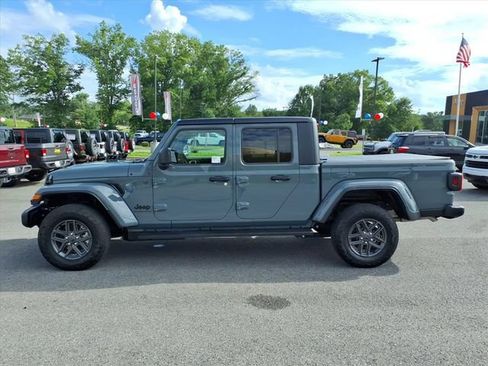 Used 2026 Jeep Gladiator Sport AWD/4WD image 9