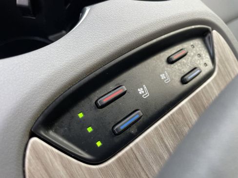 Used 2021 Toyota Venza XLE w/ Softex Package image 25