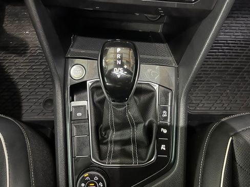 Certified 2024 Volkswagen Tiguan SEL R-Line image 16